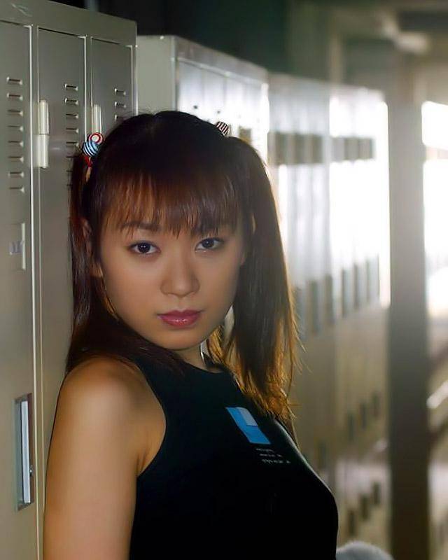 Японка обоссала пол 3 фотка