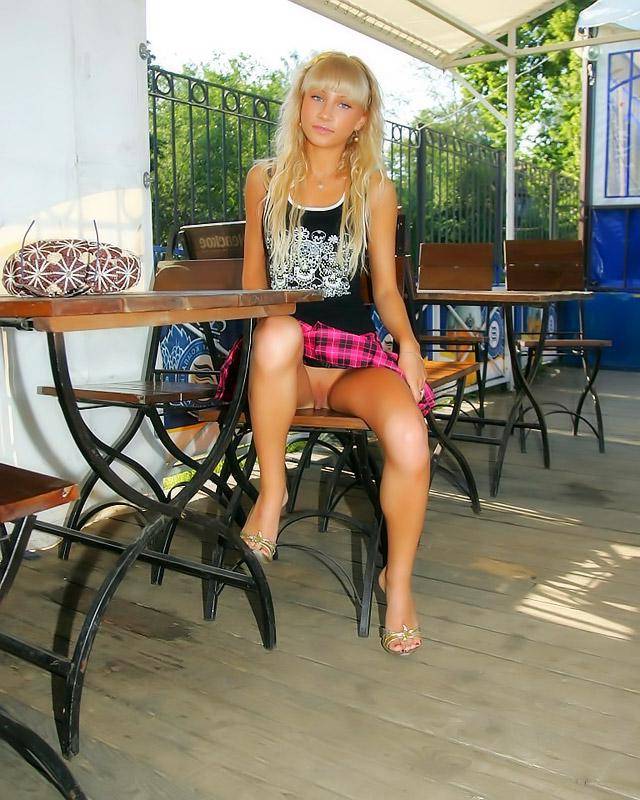 Девушка, наверное, забыла одеть трусики 1 фотка