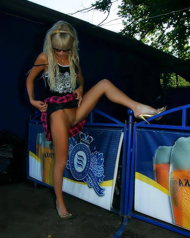 Девушка, наверное, забыла одеть трусики 8 фотка