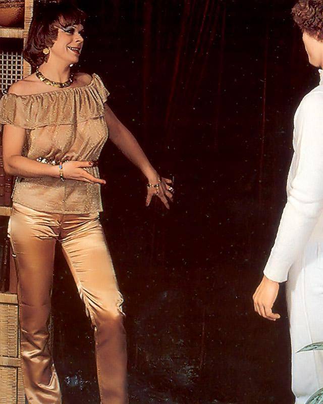 Парнишка трахнул свою девушку и её мамку 9 фотка