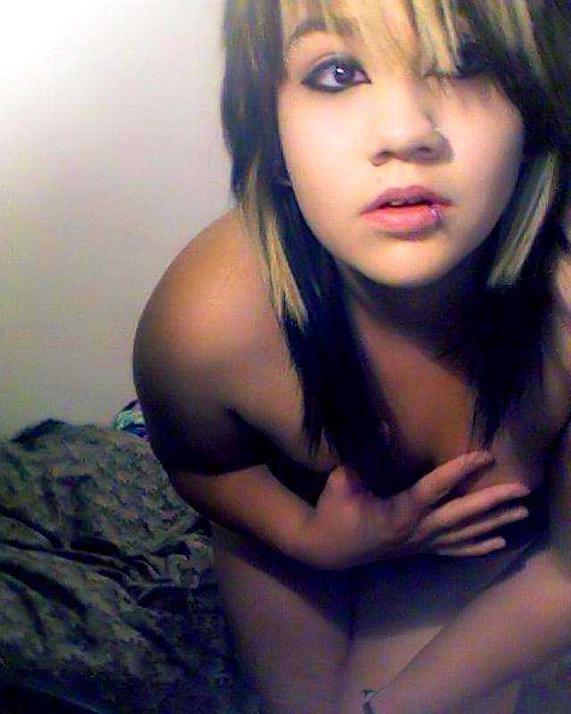 Домашние фотографии голых девушек-эмо 3 фотка