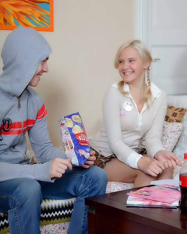 Девушка любит трахаться в попу 1 фотка