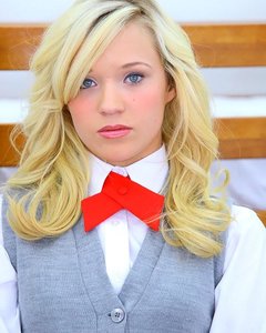 Четыре молоденькие студентки и парень