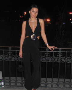  Брюнетка показывает себя - 8 фото 