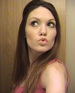  Смазливая  телочка с горячим телом- 12 фото 