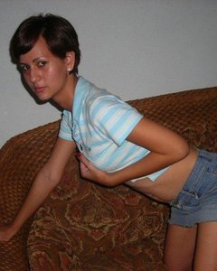  Голая на полу - 14 фото 