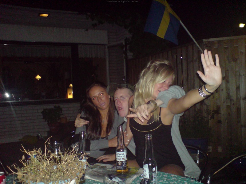  Напилась и начала раздеваться - 12 фото  5 фотка