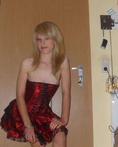  Скромная блондинка купила игрушек - 18 фото 